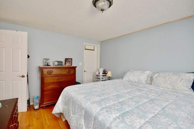 13 Columbia Rd S, House detached with 3 bedrooms, 2 bathrooms and 6 parking in Barrie ON | Image 17