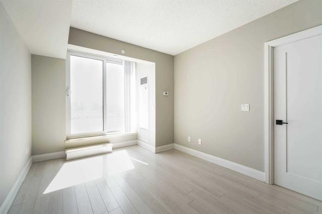 302 - 18 Graydon Hall Dr, Condo with 1 bedrooms, 1 bathrooms and 1 parking in Toronto ON | Image 3