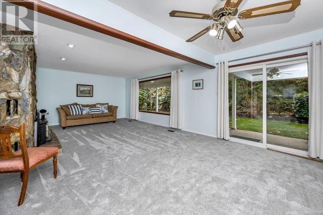 Large living room with brand new carpet | Image 19