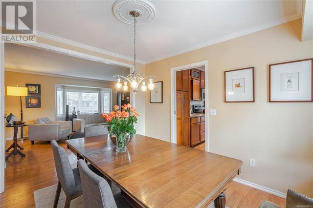 589 Kay St, House detached with 4 bedrooms, 2 bathrooms and 6 parking in Saanich BC | Image 10