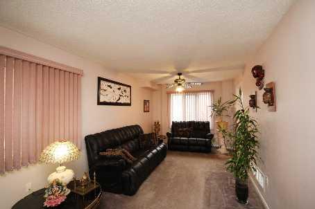 91 Mosley Cres, House detached with 3 bedrooms, 4 bathrooms and 2 parking in Brampton ON | Image 2