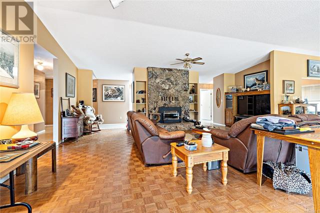 2445 Godfrey Rd, House detached with 5 bedrooms, 3 bathrooms and 4 parking in Nanaimo C BC | Image 7