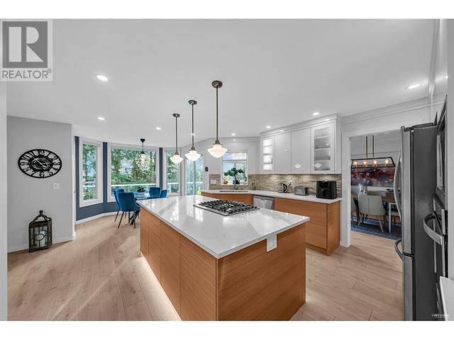 129 Aspenwood Drive, House detached with 5 bedrooms, 4 bathrooms and 4 parking in Port Moody BC | Image 27