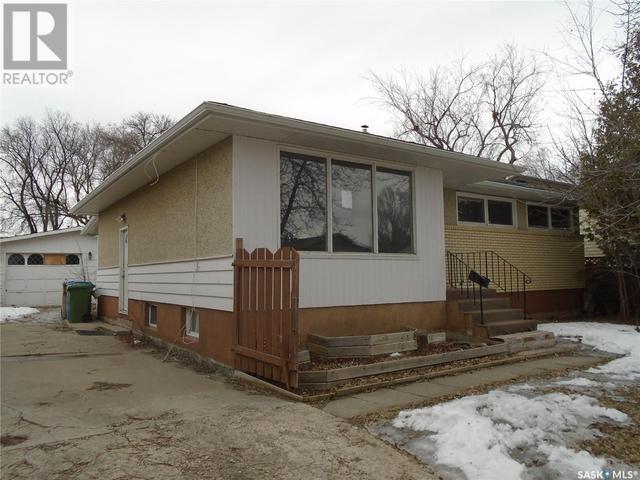 37 Mccormick Crescent, House detached with 3 bedrooms, 2 bathrooms and null parking in Regina SK | Image 1