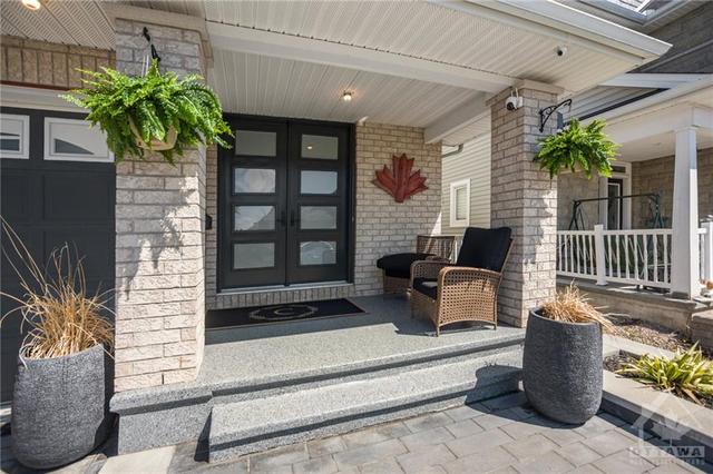 134 Montargis Crescent, House detached with 4 bedrooms, 4 bathrooms and 4 parking in Ottawa ON | Image 2