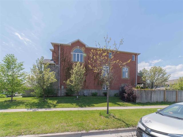 504 Lumberton Cres, House attached with 3 bedrooms, 5 bathrooms and 4 parking in Mississauga ON | Image 24