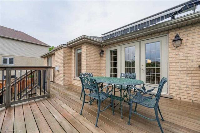 8 Elderberry Crt, House detached with 1 bedrooms, 3 bathrooms and 6 parking in Guelph ON | Image 2