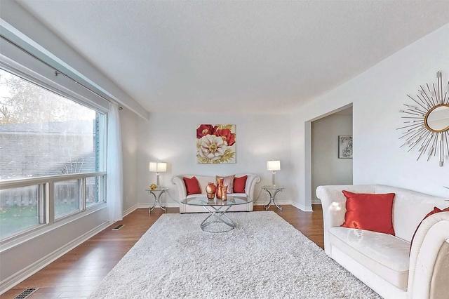 33 Tamora Crt, House detached with 4 bedrooms, 3 bathrooms and 6 parking in Toronto ON | Image 30