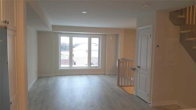 126-4 Watson Pkwy, Townhouse with 2 bedrooms, 3 bathrooms and 1 parking in Guelph ON | Image 3