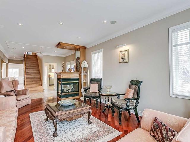 502 Ravineview Way, House detached with 5 bedrooms, 5 bathrooms and 2 parking in Oakville ON | Image 4