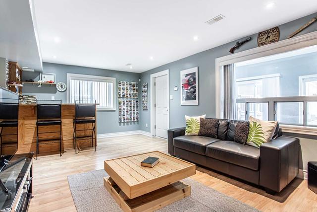 17 Gotham Crt, House semidetached with 3 bedrooms, 3 bathrooms and 7 parking in Toronto ON | Image 19