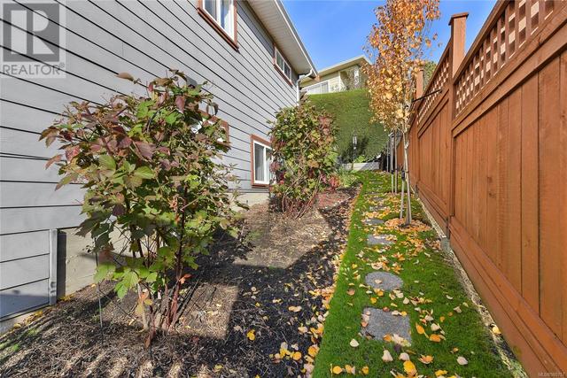4037 Blackberry Lane, House detached with 3 bedrooms, 2 bathrooms and 1 parking in Saanich BC | Image 34