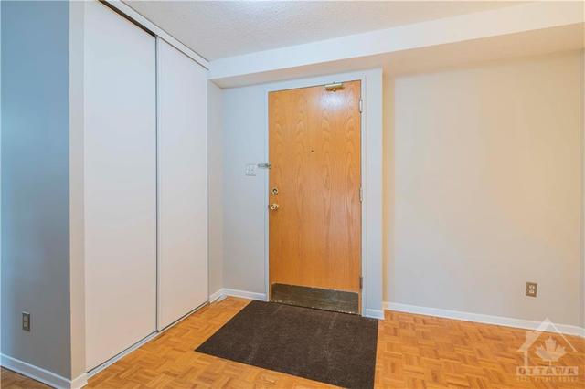 1112 - 2871 Richmond Road, Condo with 2 bedrooms, 2 bathrooms and 1 parking in Ottawa ON | Image 3