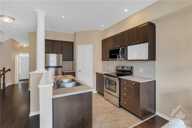 108 Eye Bright Crescent, Townhouse with 3 bedrooms, 3 bathrooms and 3 parking in Ottawa ON | Image 4