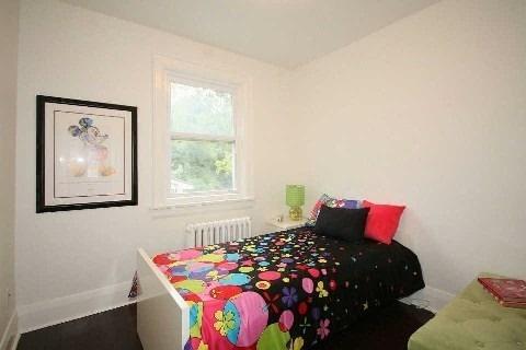 upper - 219 Greer Rd, House detached with 3 bedrooms, 1 bathrooms and 1 parking in Toronto ON | Image 2