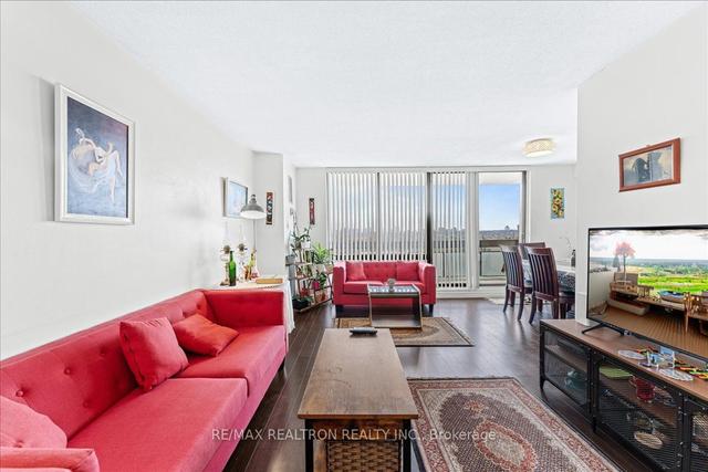 405 - 177 Linus Rd, Condo with 2 bedrooms, 1 bathrooms and 1 parking in Toronto ON | Image 3