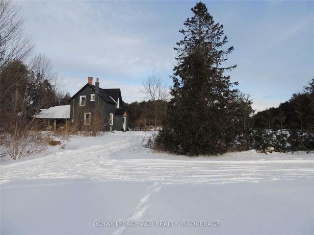 592 Lambton St, House detached with 3 bedrooms, 2 bathrooms and 20 parking in West Grey ON | Image 6