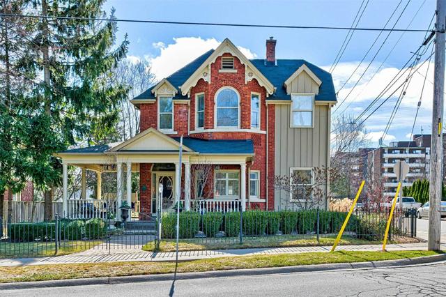 143 Main St N, House detached with 4 bedrooms, 4 bathrooms and 4 parking in Hamilton ON | Image 1