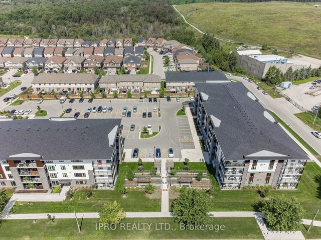 211 - 104 Summit Ridge Dr, Condo with 3 bedrooms, 2 bathrooms and 2 parking in Guelph ON | Image 7