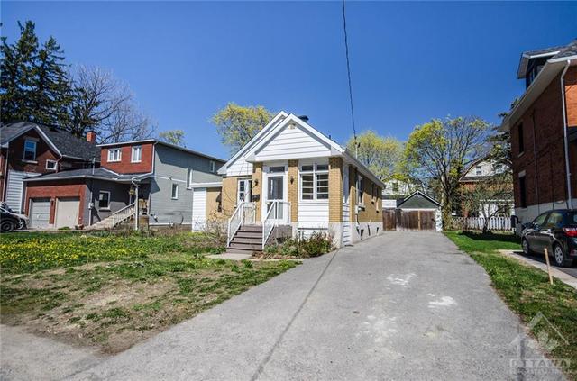 507 Edison Avenue, House detached with 3 bedrooms, 2 bathrooms and 6 parking in Ottawa ON | Image 1