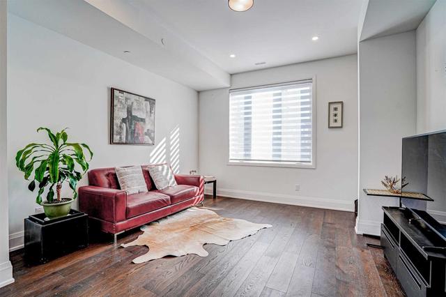 1 - 35 Dervock Cres, Townhouse with 4 bedrooms, 4 bathrooms and 2 parking in Toronto ON | Image 4