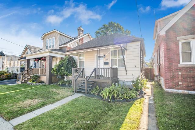 110 Fairfield Ave, House detached with 2 bedrooms, 1 bathrooms and 0 parking in Hamilton ON | Image 1