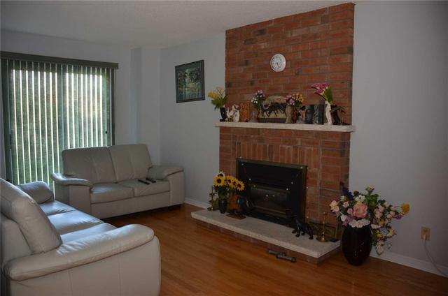 317 Wendron Cres, House detached with 3 bedrooms, 4 bathrooms and 4 parking in Mississauga ON | Image 3