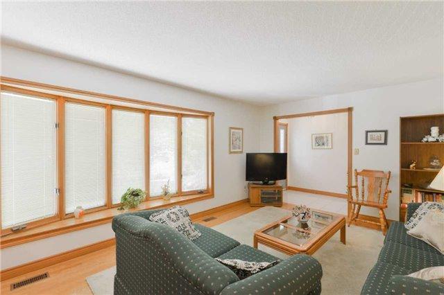 1180 Belle Aire Beach Rd, House detached with 3 bedrooms, 2 bathrooms and 6 parking in Innisfil ON | Image 3