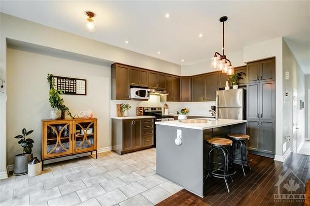317 Livery Street, Townhouse with 3 bedrooms, 3 bathrooms and 2 parking in Ottawa ON | Image 8