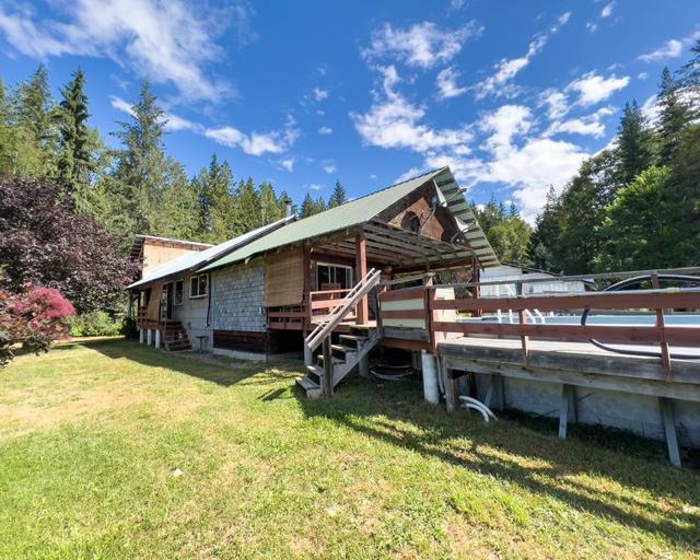 589 Sagacious Road, House detached with 2 bedrooms, 1 bathrooms and null parking in Columbia Shuswap B BC | Image 44