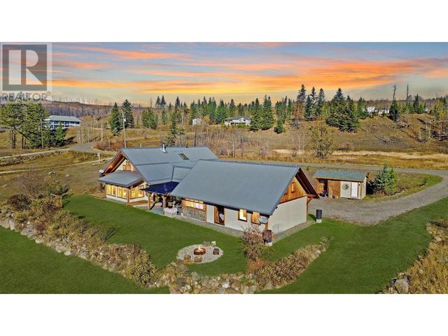 2902 Gold Digger Drive, House detached with 3 bedrooms, 3 bathrooms and null parking in Cariboo F BC | Image 2