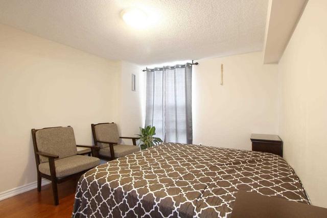 409 - 25 Kensington Rd, Condo with 2 bedrooms, 1 bathrooms and 1 parking in Brampton ON | Image 7