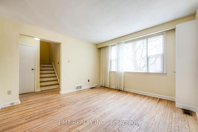 main - 124 Edinborough Crt, House other with 3 bedrooms, 1 bathrooms and 1 parking in Toronto ON | Image 20