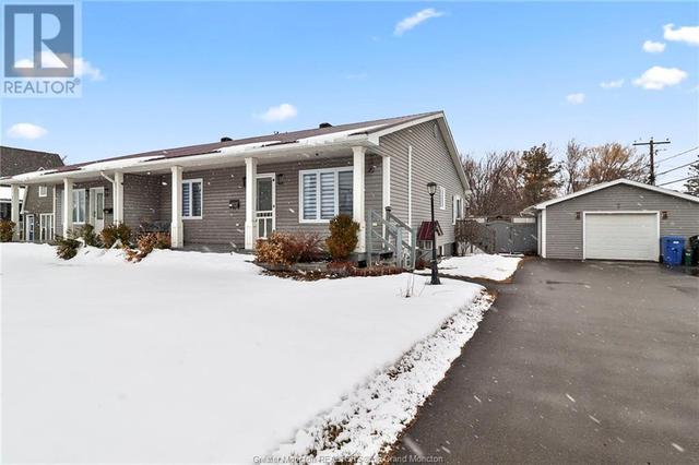 563 565 Hillsborough, House other with 5 bedrooms, 4 bathrooms and null parking in Riverview NB | Image 2