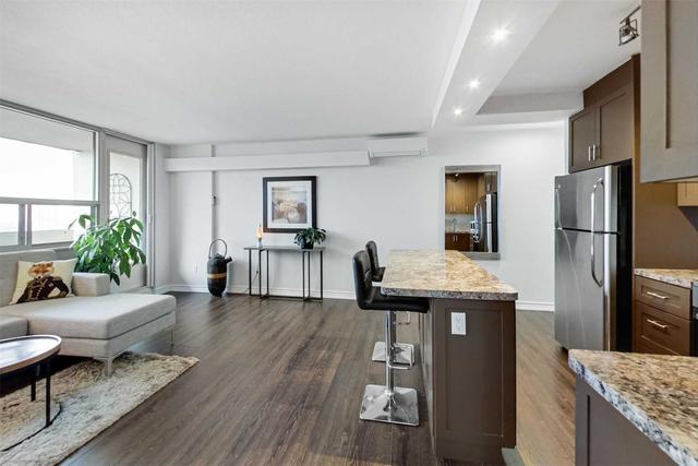 1816 - 40 Homewood Ave, Condo with 2 bedrooms, 1 bathrooms and 1 parking in Toronto ON | Image 4