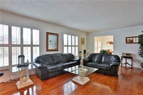 10 Jura Crt, House detached with 4 bedrooms, 3 bathrooms and 4 parking in Clarington ON | Image 5