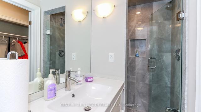 459 Renforth Dr, House detached with 3 bedrooms, 4 bathrooms and 6 parking in Toronto ON | Image 5