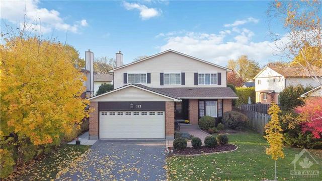121 Hawk Crescent, House detached with 4 bedrooms, 4 bathrooms and 6 parking in Ottawa ON | Image 1
