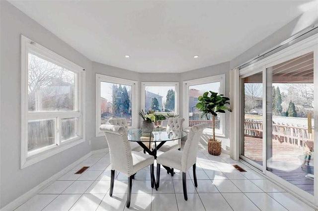 377 Manhattan Dr, House detached with 4 bedrooms, 4 bathrooms and 5 parking in Markham ON | Image 4