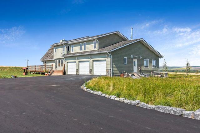 370221 70 Street W, House detached with 4 bedrooms, 4 bathrooms and 10 parking in Foothills County AB | Image 2