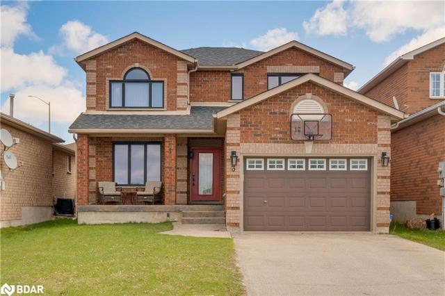 3 Logan Court, House detached with 3 bedrooms, 2 bathrooms and 5 parking in Barrie ON | Image 1