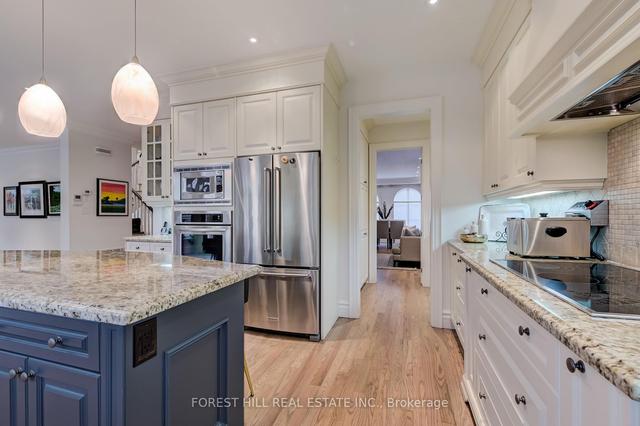 89 Roberta Dr, House detached with 4 bedrooms, 5 bathrooms and 5 parking in Toronto ON | Image 3