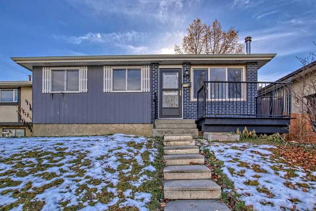4115 30 Avenue Se, House detached with 4 bedrooms, 2 bathrooms and 3 parking in Calgary AB | Image 2