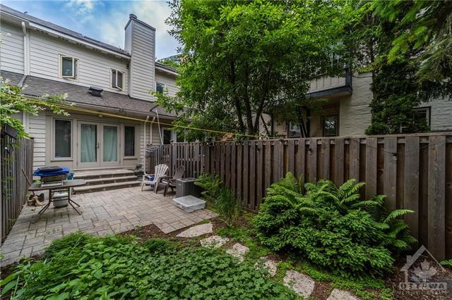 236 Daly Avenue, Townhouse with 3 bedrooms, 2 bathrooms and 3 parking in Ottawa ON | Image 16