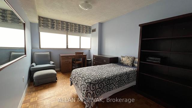 1501 - 3000 Bathurst St, Condo with 2 bedrooms, 2 bathrooms and 1 parking in Toronto ON | Image 2