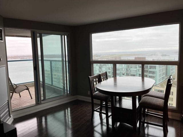 2010 - 77 Harbour Sq, Condo with 1 bedrooms, 1 bathrooms and 1 parking in Toronto ON | Image 1