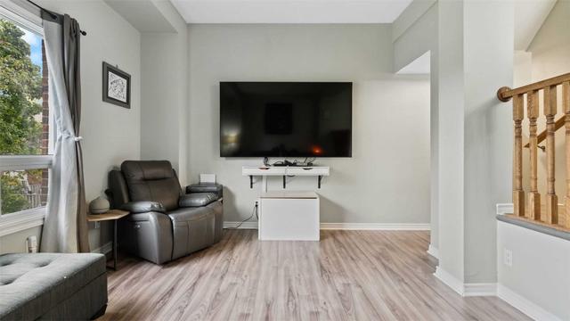 13 Trudy Crt, Condo with 3 bedrooms, 2 bathrooms and 2 parking in Hamilton ON | Image 7