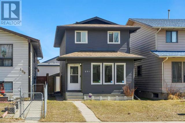 201 Templemont Drive Ne, House detached with 4 bedrooms, 2 bathrooms and 3 parking in Calgary AB | Image 9