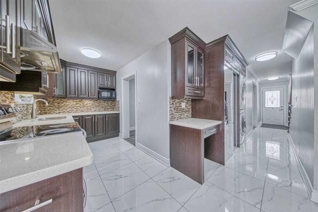 7573 Catalpa Rd, House semidetached with 4 bedrooms, 3 bathrooms and 5 parking in Mississauga ON | Image 5