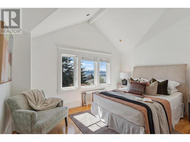 448 W 14th Street, House detached with 6 bedrooms, 3 bathrooms and 4 parking in North Vancouver BC | Image 19